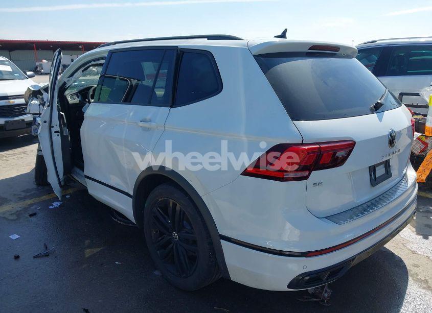 Photo 3 of 2022 Volkswagen Tiguan 2.0T SE R-LINE BLACK (VIN 3VVCB7AX9NM009779)