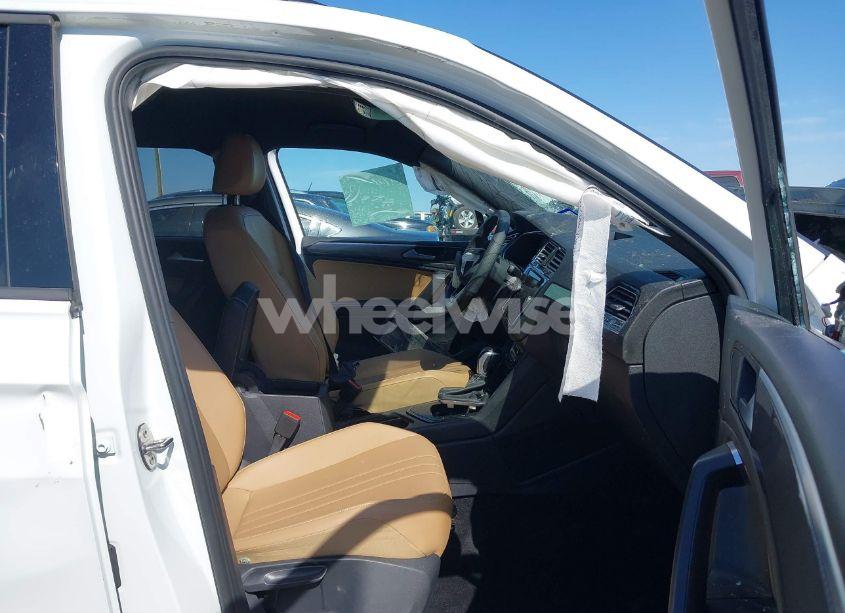 Photo 5 of 2022 Volkswagen Tiguan 2.0T SE R-LINE BLACK (VIN 3VVCB7AX9NM009779)