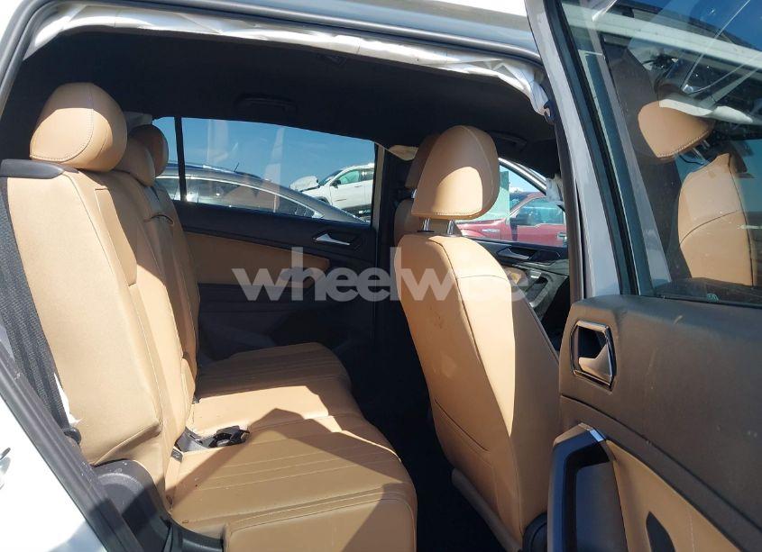 Photo 8 of 2022 Volkswagen Tiguan 2.0T SE R-LINE BLACK (VIN 3VVCB7AX9NM009779)