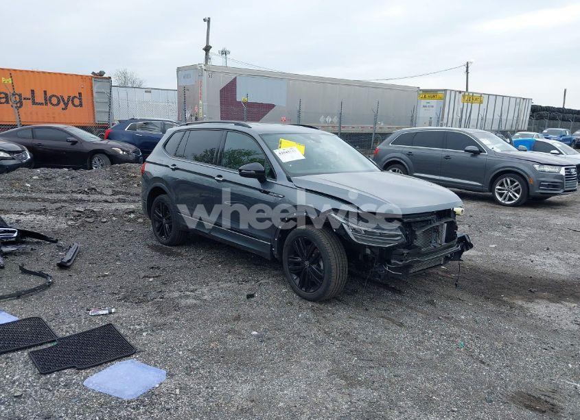 2022 Volkswagen Tiguan 2.0T SE R-LINE BLACK (VIN 3VVCB7AX9NM014741) main photo