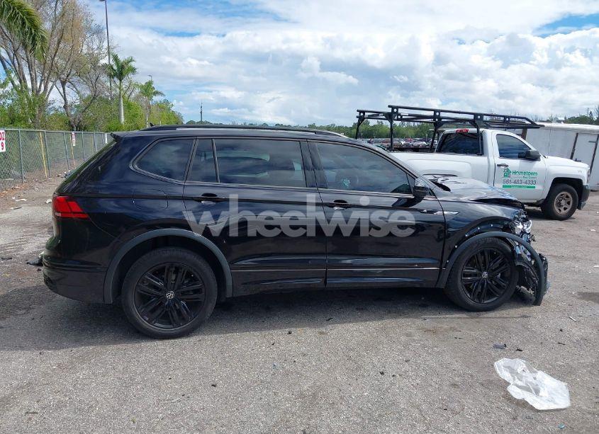 Photo 13 of 2022 Volkswagen Tiguan 2.0T SE R-LINE BLACK (VIN 3VVCB7AX9NM054351)