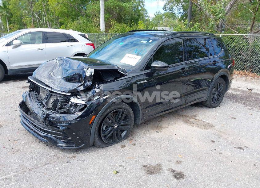 Photo 2 of 2022 Volkswagen Tiguan 2.0T SE R-LINE BLACK (VIN 3VVCB7AX9NM054351)