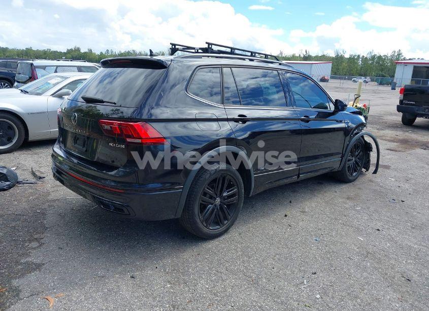Photo 4 of 2022 Volkswagen Tiguan 2.0T SE R-LINE BLACK (VIN 3VVCB7AX9NM054351)