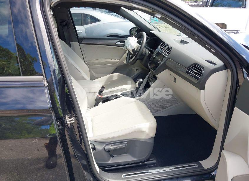 Photo 5 of 2022 Volkswagen Tiguan 2.0T SE R-LINE BLACK (VIN 3VVCB7AX9NM054351)