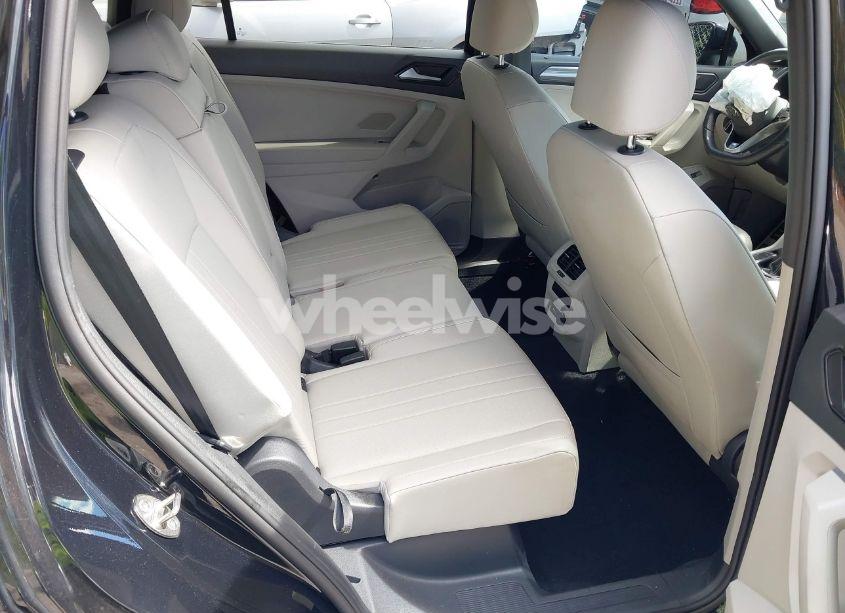 Photo 8 of 2022 Volkswagen Tiguan 2.0T SE R-LINE BLACK (VIN 3VVCB7AX9NM054351)