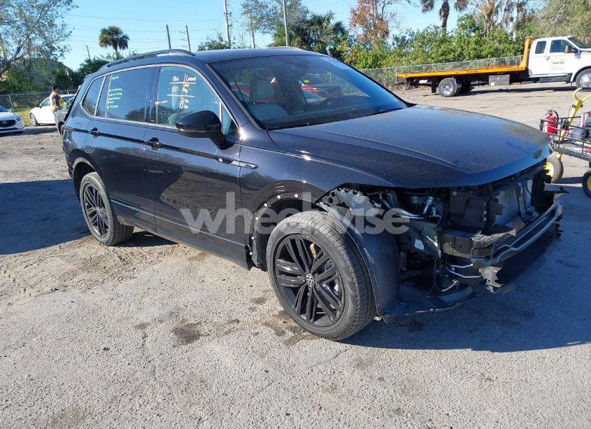 2022 Volkswagen Tiguan 2.0T SE R-LINE BLACK (VIN 3VVCB7AX9NM162825) main photo