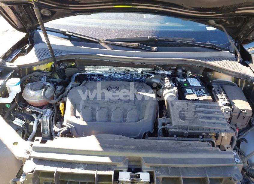 Photo 10 of 2022 Volkswagen Tiguan 2.0T SE R-LINE BLACK (VIN 3VVCB7AX9NM162825)