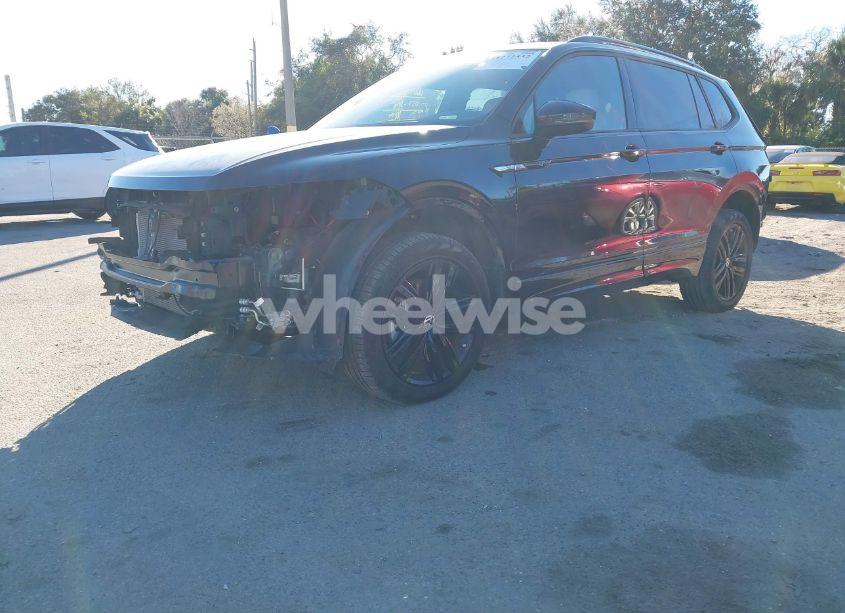 Photo 2 of 2022 Volkswagen Tiguan 2.0T SE R-LINE BLACK (VIN 3VVCB7AX9NM162825)