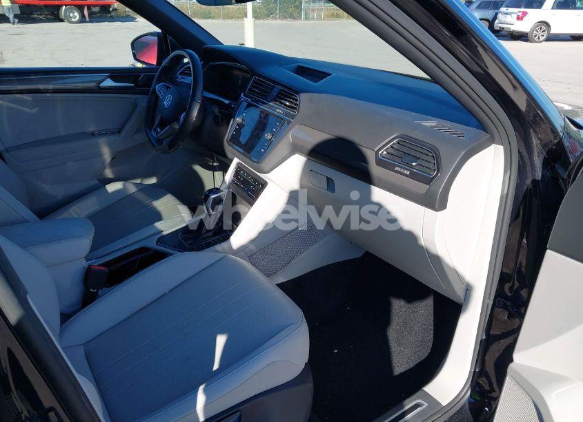 Photo 5 of 2022 Volkswagen Tiguan 2.0T SE R-LINE BLACK (VIN 3VVCB7AX9NM162825)