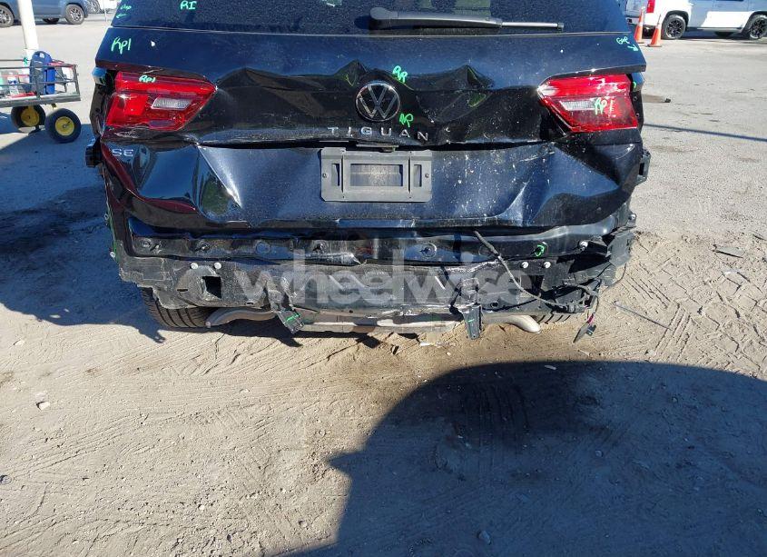 Photo 6 of 2022 Volkswagen Tiguan 2.0T SE R-LINE BLACK (VIN 3VVCB7AX9NM162825)