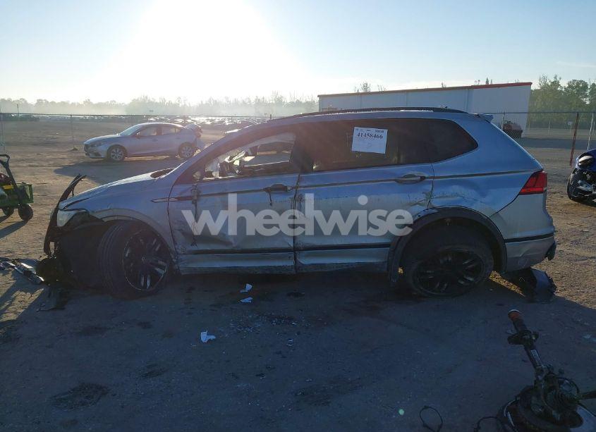 Photo 15 of 2022 Volkswagen Tiguan 2.0T SE R-LINE BLACK (VIN 3VVCB7AX9NM165109)