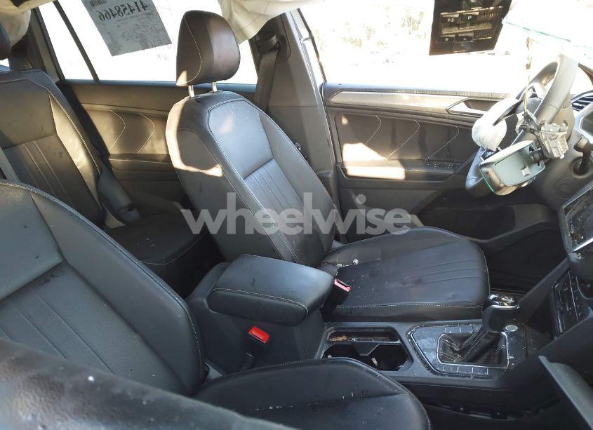 Photo 5 of 2022 Volkswagen Tiguan 2.0T SE R-LINE BLACK (VIN 3VVCB7AX9NM165109)