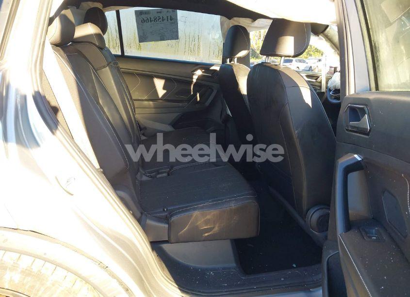 Photo 8 of 2022 Volkswagen Tiguan 2.0T SE R-LINE BLACK (VIN 3VVCB7AX9NM165109)