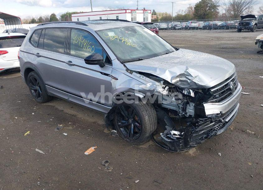 2024 Volkswagen Tiguan 2.0T SE R-LINE BLACK (VIN 3VVCB7AX9RM023106) main photo