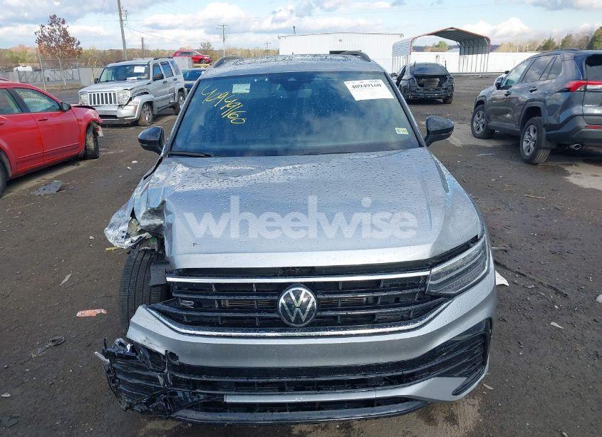 Photo 12 of 2024 Volkswagen Tiguan 2.0T SE R-LINE BLACK (VIN 3VVCB7AX9RM023106)