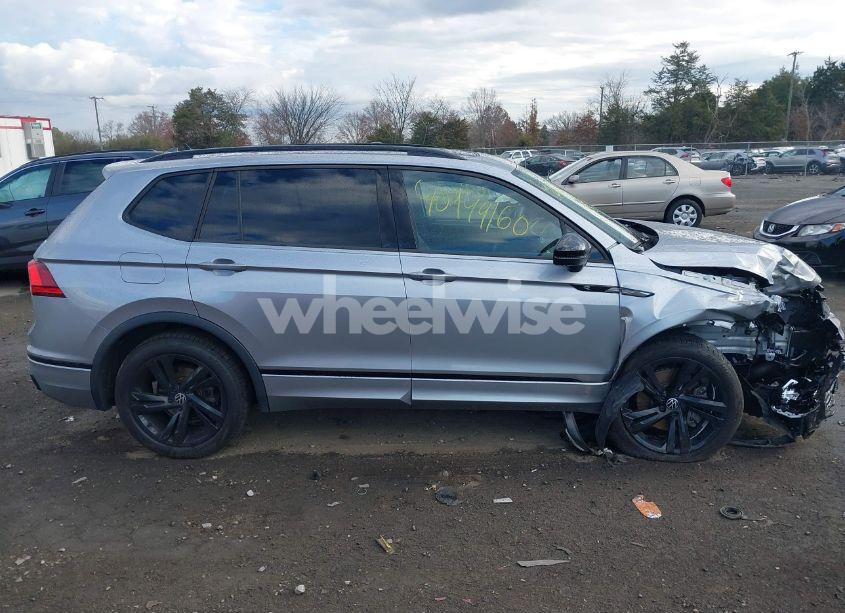 Photo 13 of 2024 Volkswagen Tiguan 2.0T SE R-LINE BLACK (VIN 3VVCB7AX9RM023106)