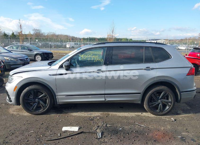 Photo 14 of 2024 Volkswagen Tiguan 2.0T SE R-LINE BLACK (VIN 3VVCB7AX9RM023106)