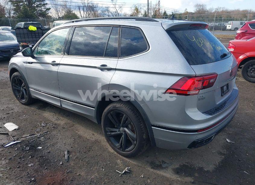 Photo 3 of 2024 Volkswagen Tiguan 2.0T SE R-LINE BLACK (VIN 3VVCB7AX9RM023106)