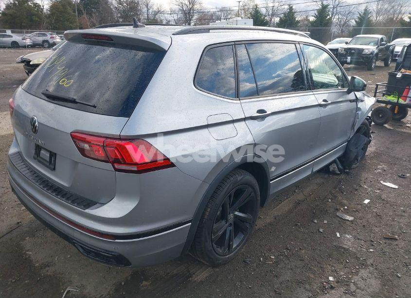 Photo 4 of 2024 Volkswagen Tiguan 2.0T SE R-LINE BLACK (VIN 3VVCB7AX9RM023106)