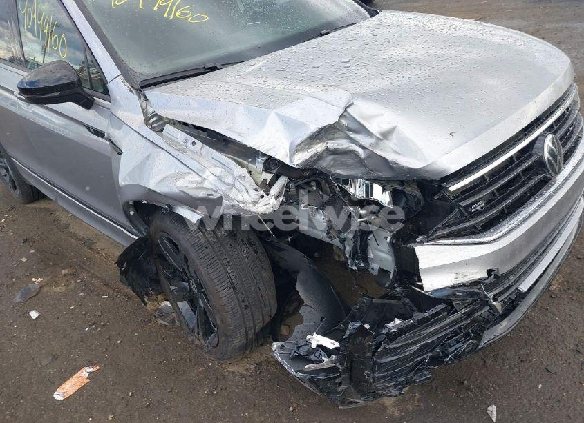 Photo 6 of 2024 Volkswagen Tiguan 2.0T SE R-LINE BLACK (VIN 3VVCB7AX9RM023106)