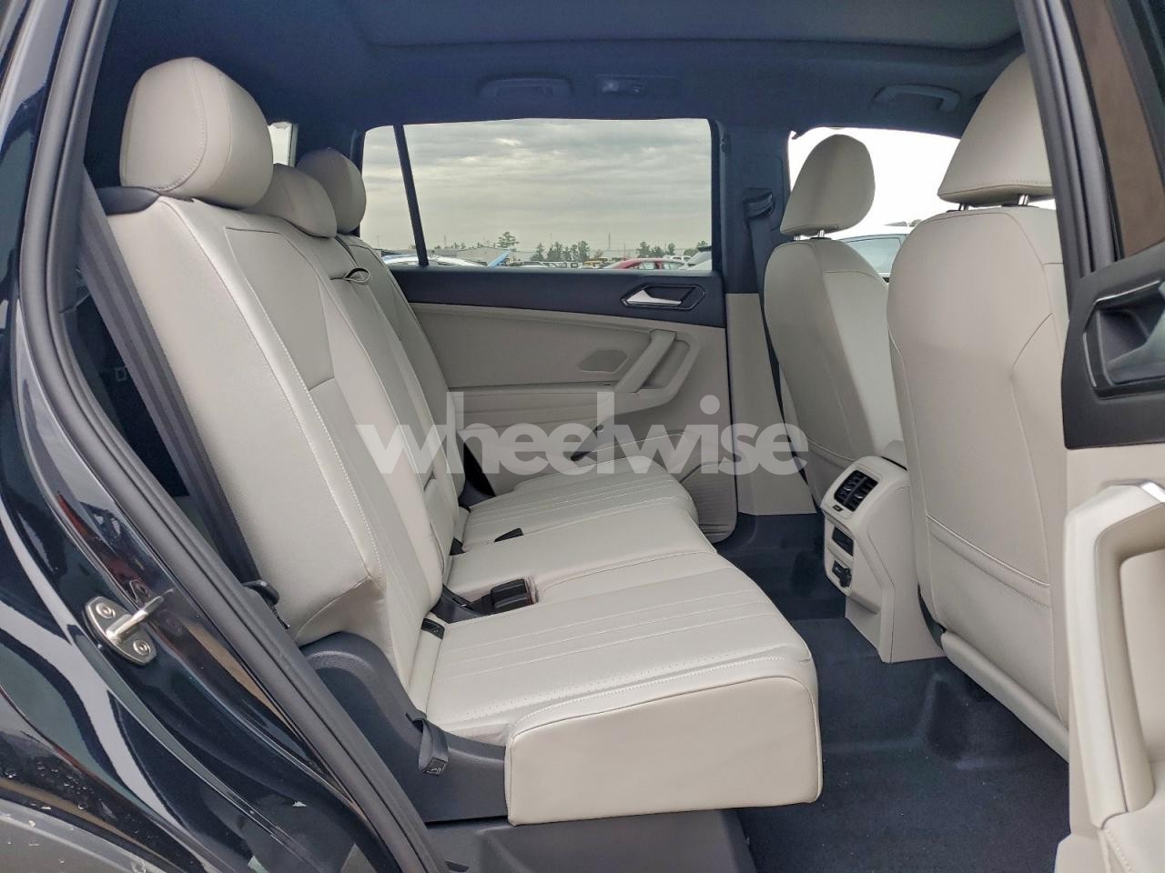 Photo 11 of 2024 VOLKSWAGEN TIGUAN SE R-LINE BLACK (VIN 3VVCB7AX9RM196608)