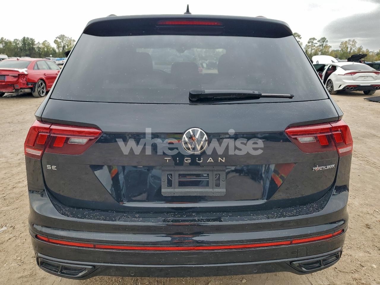 Photo 6 of 2024 VOLKSWAGEN TIGUAN SE R-LINE BLACK (VIN 3VVCB7AX9RM196608)
