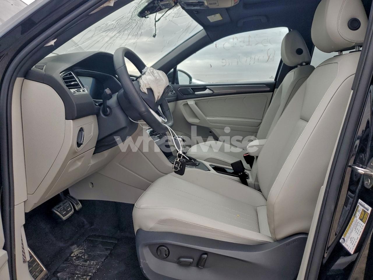 Photo 7 of 2024 VOLKSWAGEN TIGUAN SE R-LINE BLACK (VIN 3VVCB7AX9RM196608)