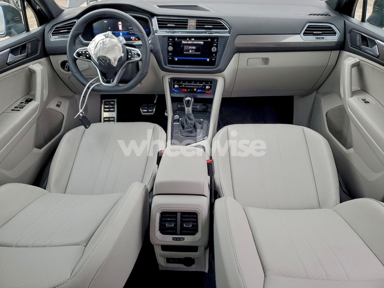 Photo 8 of 2024 VOLKSWAGEN TIGUAN SE R-LINE BLACK (VIN 3VVCB7AX9RM196608)