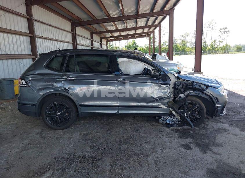 Photo 13 of 2022 Volkswagen Tiguan 2.0T SE R-LINE BLACK (VIN 3VVCB7AXXNM091425)