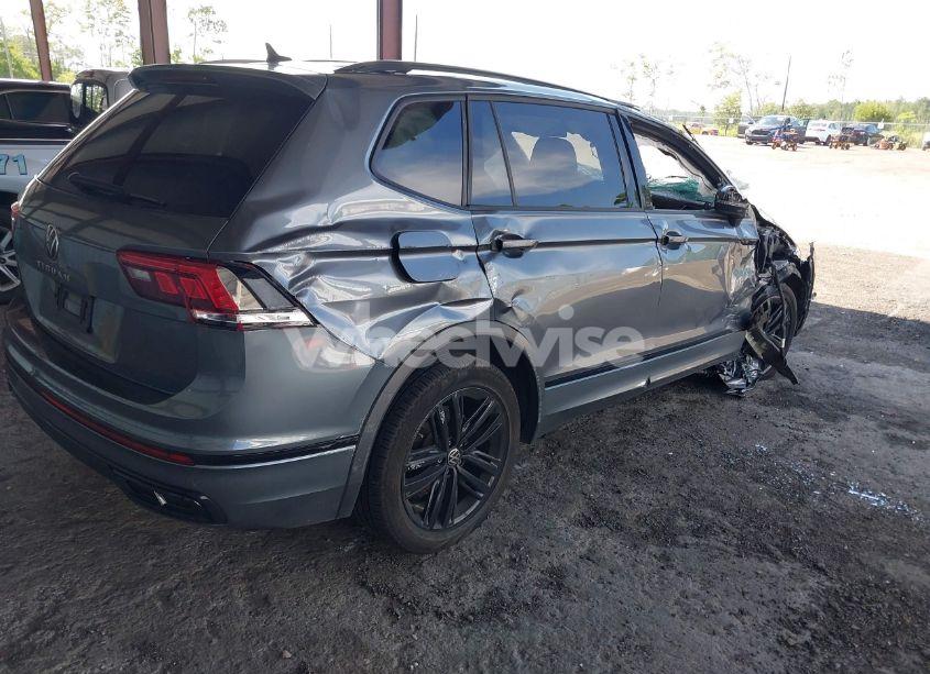 Photo 4 of 2022 Volkswagen Tiguan 2.0T SE R-LINE BLACK (VIN 3VVCB7AXXNM091425)
