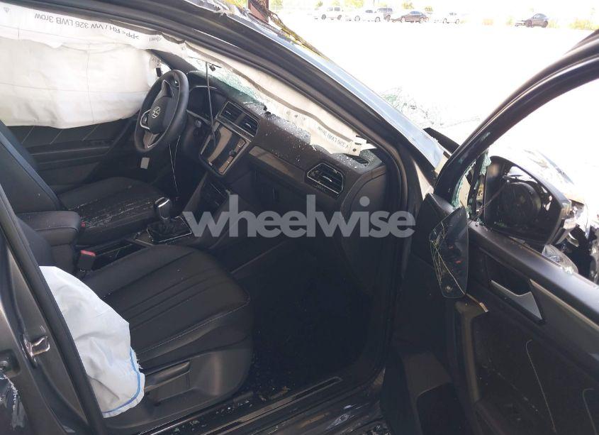 Photo 5 of 2022 Volkswagen Tiguan 2.0T SE R-LINE BLACK (VIN 3VVCB7AXXNM091425)