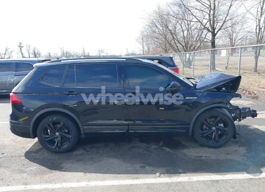 Photo 13 of 2023 Volkswagen Tiguan 2.0T SE R-LINE BLACK (VIN 3VVCB7AXXPM094621)