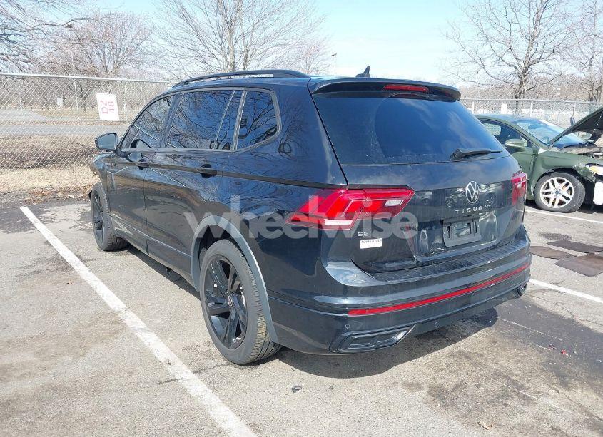 Photo 3 of 2023 Volkswagen Tiguan 2.0T SE R-LINE BLACK (VIN 3VVCB7AXXPM094621)