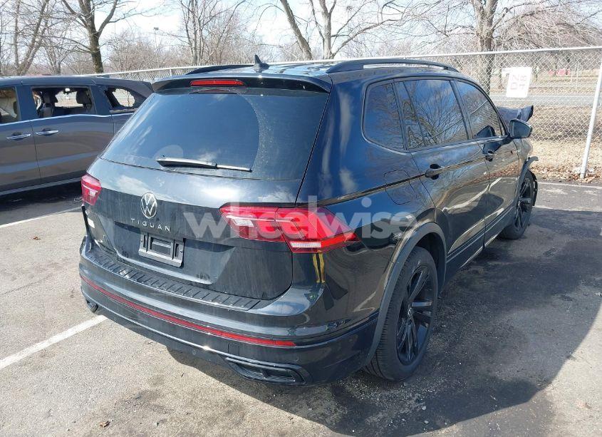 Photo 4 of 2023 Volkswagen Tiguan 2.0T SE R-LINE BLACK (VIN 3VVCB7AXXPM094621)