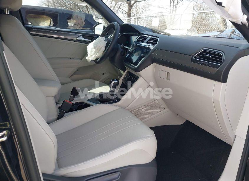Photo 5 of 2023 Volkswagen Tiguan 2.0T SE R-LINE BLACK (VIN 3VVCB7AXXPM094621)