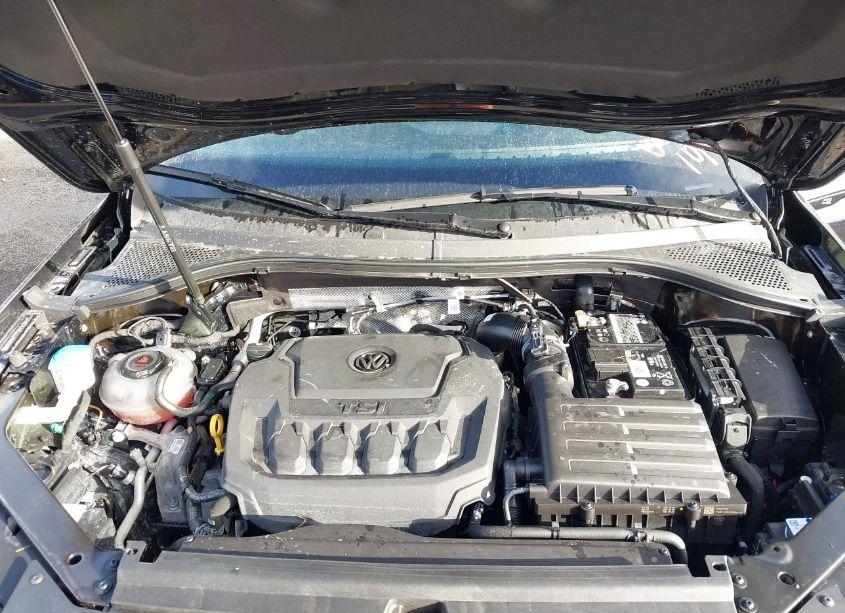 Photo 10 of 2023 Volkswagen Tiguan 2.0T SE R-LINE BLACK (VIN 3VVCB7AXXPM130601)