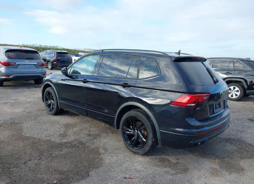 Photo 3 of 2023 Volkswagen Tiguan 2.0T SE R-LINE BLACK (VIN 3VVCB7AXXPM130601)