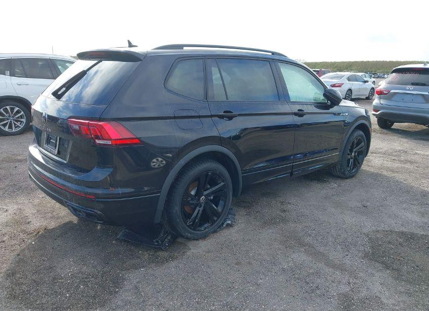 Photo 4 of 2023 Volkswagen Tiguan 2.0T SE R-LINE BLACK (VIN 3VVCB7AXXPM130601)