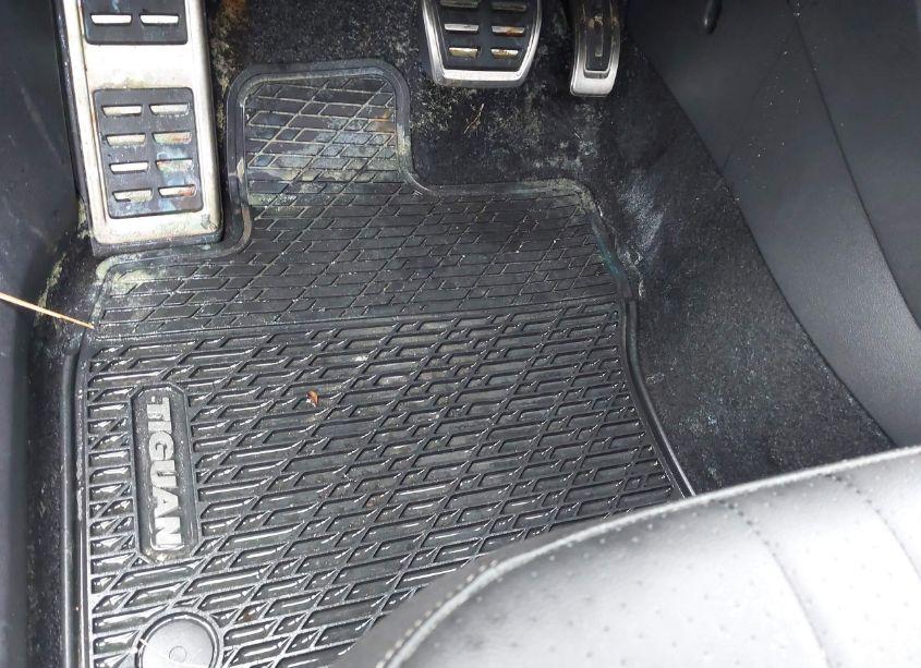 Photo 6 of 2023 Volkswagen Tiguan 2.0T SE R-LINE BLACK (VIN 3VVCB7AXXPM130601)