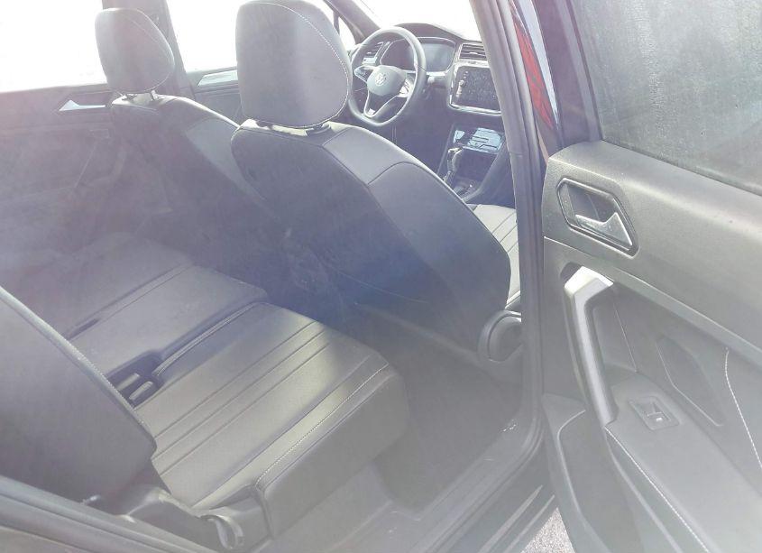 Photo 8 of 2023 Volkswagen Tiguan 2.0T SE R-LINE BLACK (VIN 3VVCB7AXXPM130601)