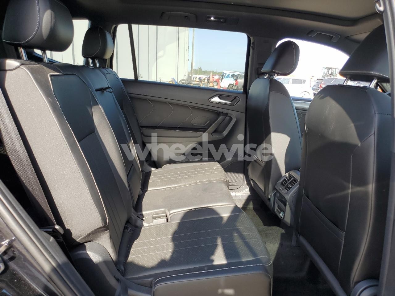 Photo 11 of 2024 VOLKSWAGEN TIGUAN SE R-LINE BLACK (VIN 3VVCB7AXXRM046734)