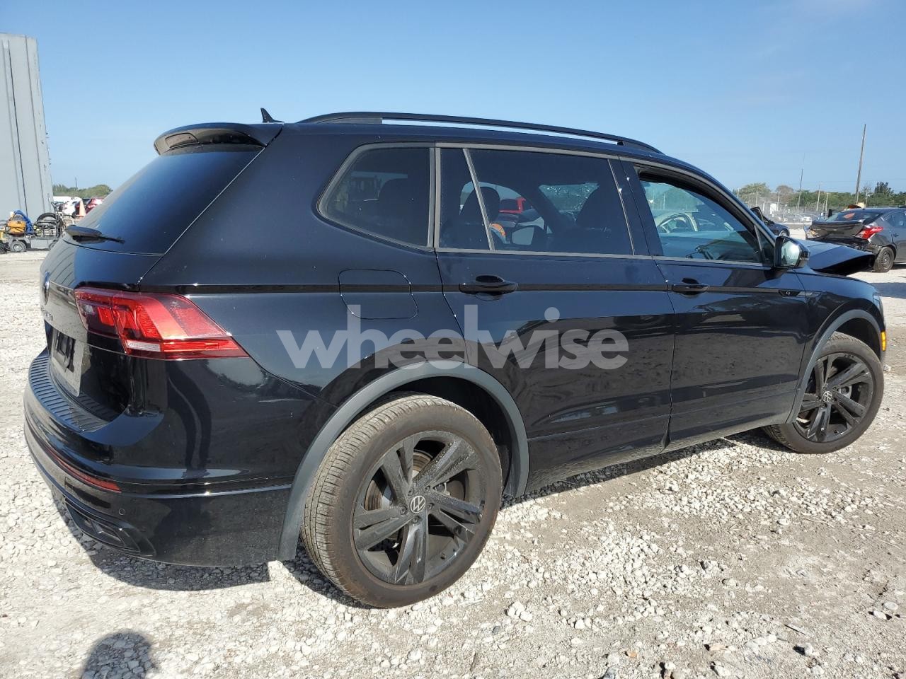 Photo 3 of 2024 VOLKSWAGEN TIGUAN SE R-LINE BLACK (VIN 3VVCB7AXXRM046734)