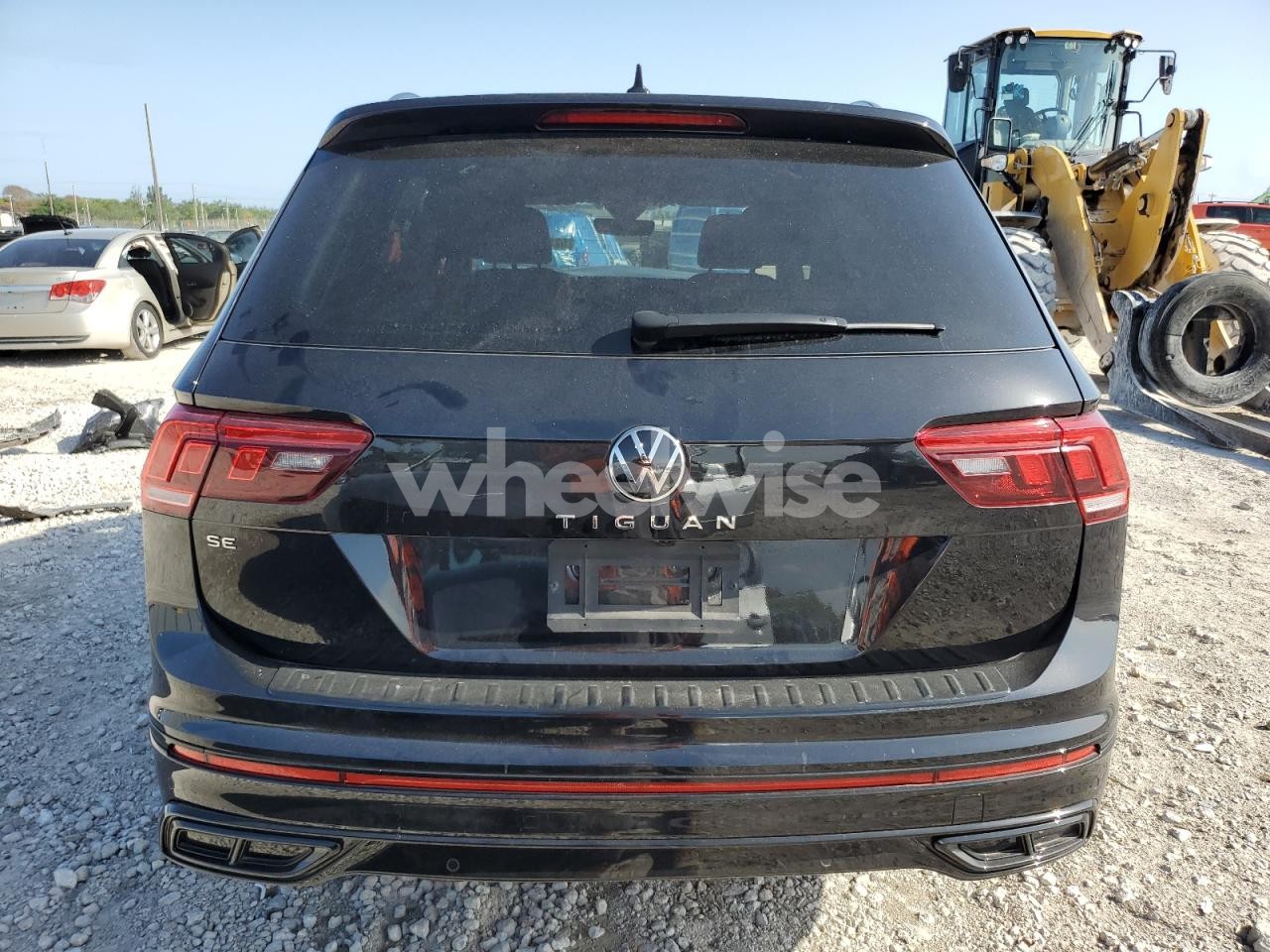 Photo 6 of 2024 VOLKSWAGEN TIGUAN SE R-LINE BLACK (VIN 3VVCB7AXXRM046734)