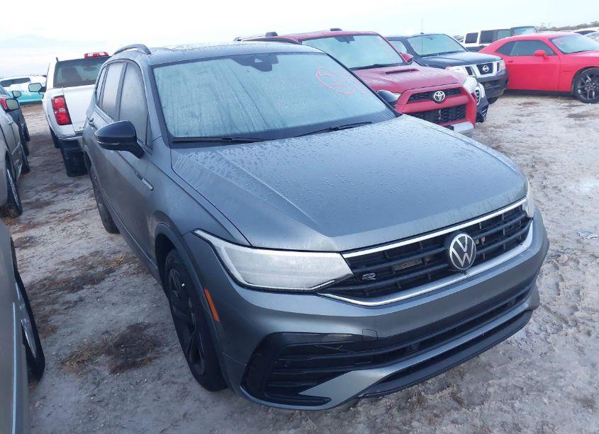 2024 Volkswagen Tiguan 2.0T SE R-LINE BLACK/SE BLACK (VIN 3VVCB7AXXRM110044) main photo