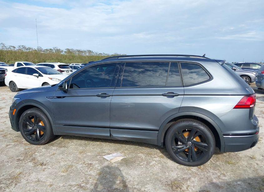 Photo 14 of 2024 Volkswagen Tiguan 2.0T SE R-LINE BLACK/SE BLACK (VIN 3VVCB7AXXRM110044)