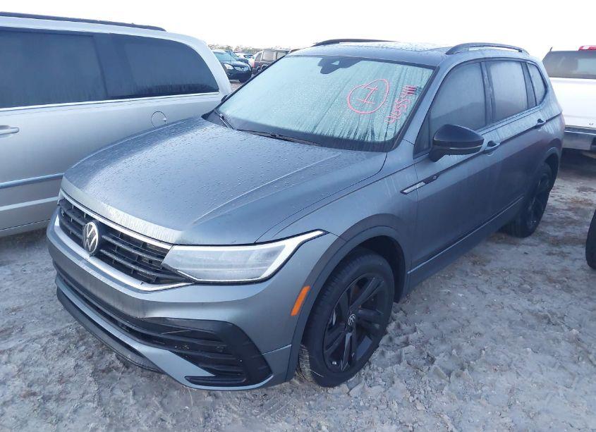 Photo 2 of 2024 Volkswagen Tiguan 2.0T SE R-LINE BLACK/SE BLACK (VIN 3VVCB7AXXRM110044)