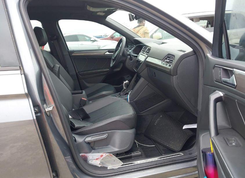 Photo 5 of 2024 Volkswagen Tiguan 2.0T SE R-LINE BLACK/SE BLACK (VIN 3VVCB7AXXRM110044)