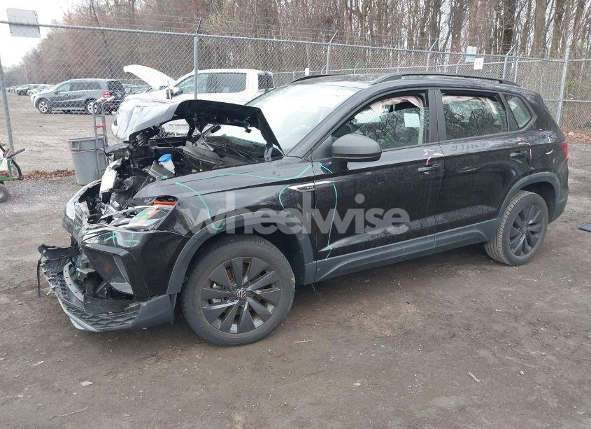 Photo 2 of 2022 Volkswagen Taos 1.5T S (VIN 3VVCX7B22NM000734)