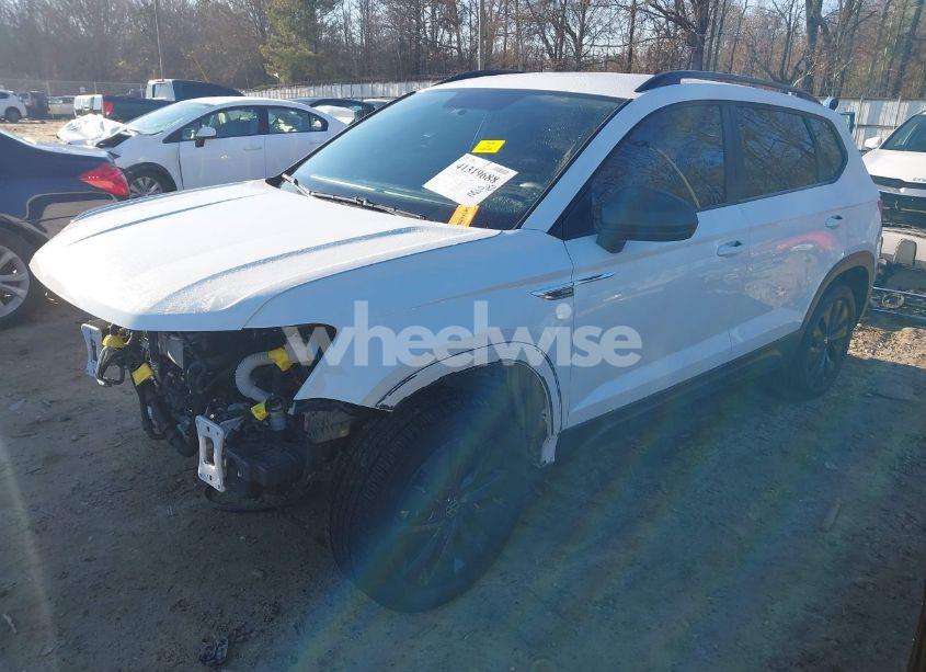 Photo 2 of 2022 Volkswagen Taos 1.5T S (VIN 3VVCX7B22NM077782)