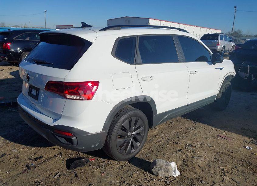 Photo 4 of 2022 Volkswagen Taos 1.5T S (VIN 3VVCX7B22NM077782)